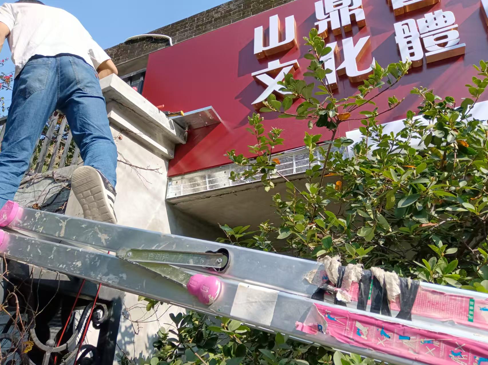 海珠区门面广告招牌企业：不修不行？维护难题大揭秘！